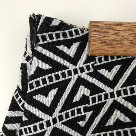 Alya | geometric pattern flared skirt - Picture 3 of 5